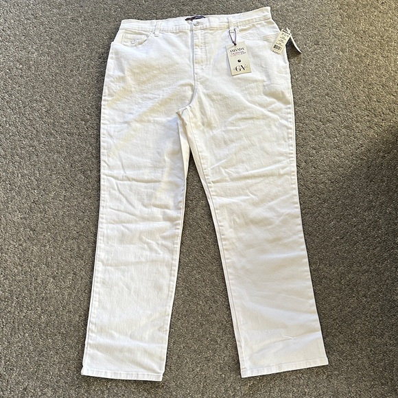 Gloria Vanderbilt Denim - NWT Gloria Vanderbilt Amanda White Denim Jeans